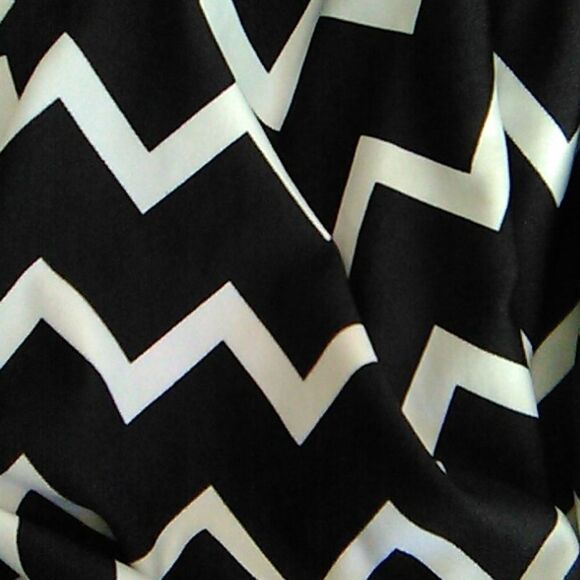 Emma & Michele Shift Dress - Picture 11 of 12